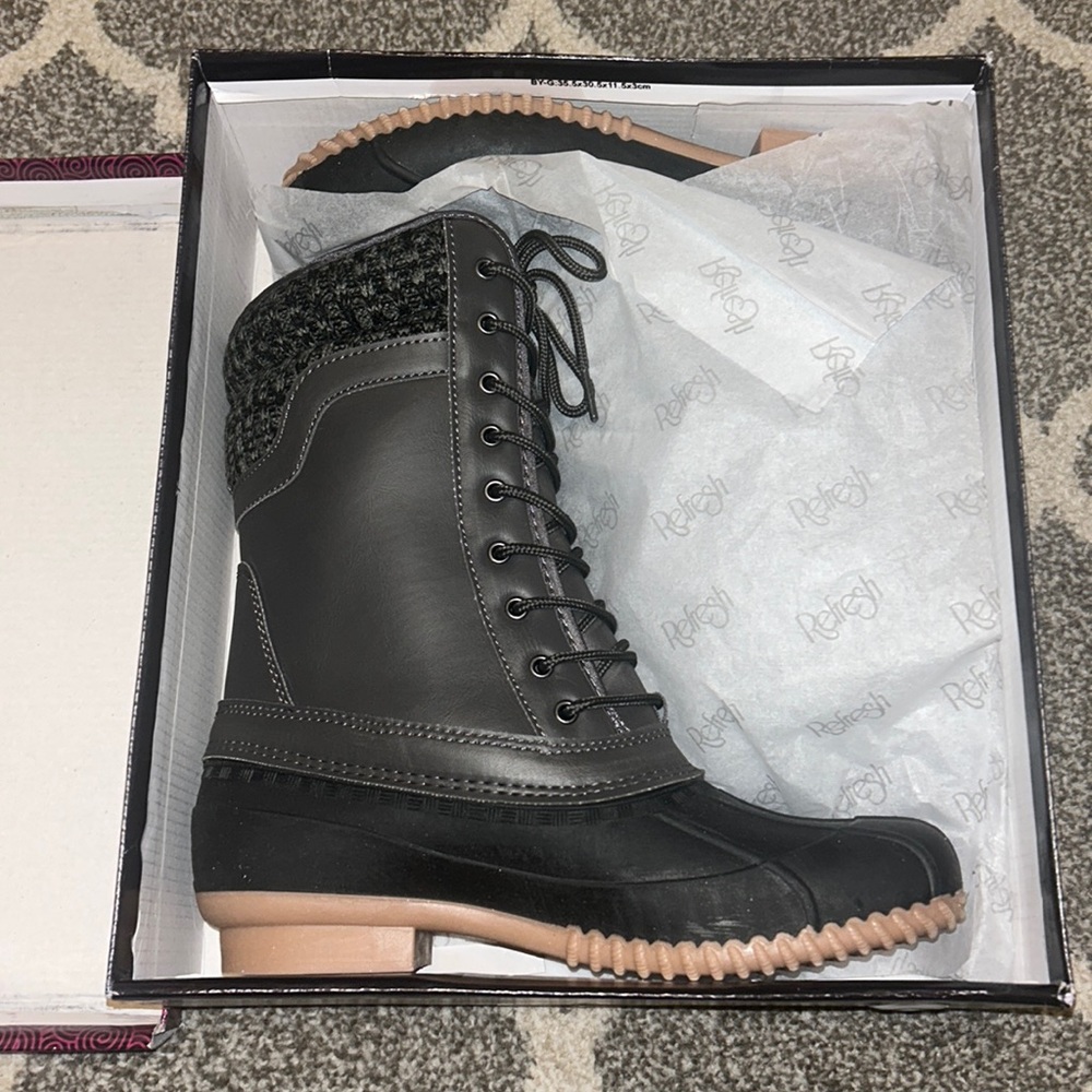 Snow boots